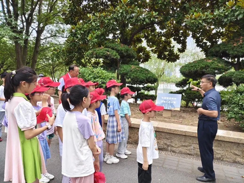 滨江新区办事处：家社同心联动 充实暑假时光